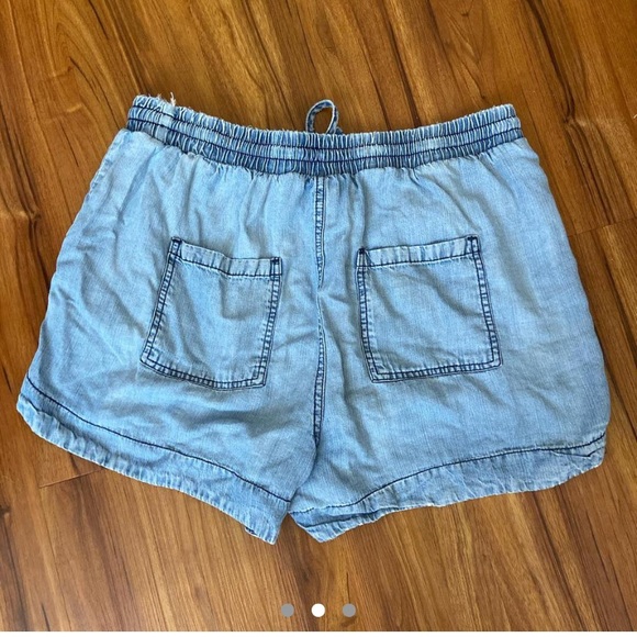 Universal Threads Drawstring Shorts - Picture 2 of 3